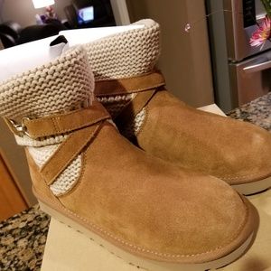 UGG Boots with purl strap